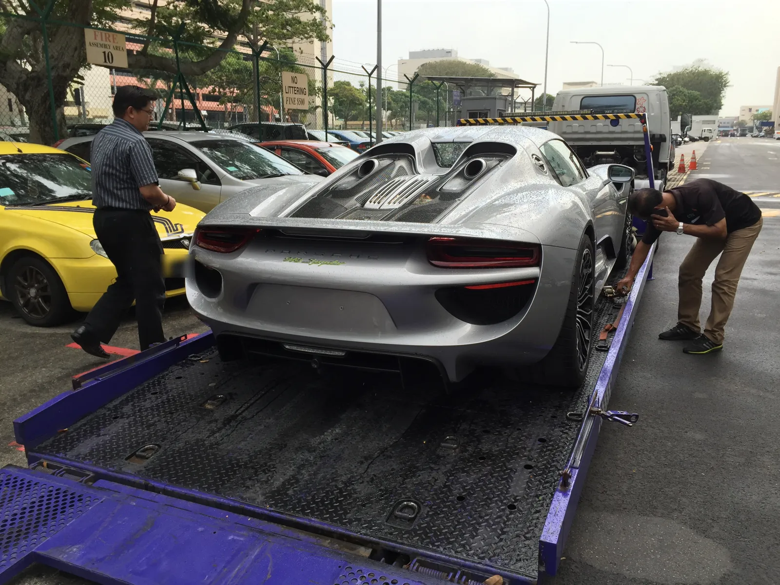 Regent Express team securing a Porsche 918 Spyder on a flatbed truck